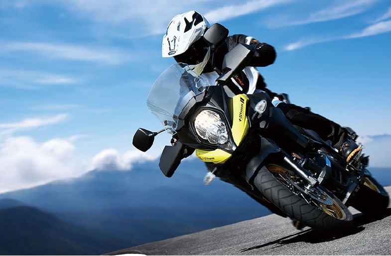 dl650xam0_action04-crop-u11690.jpg